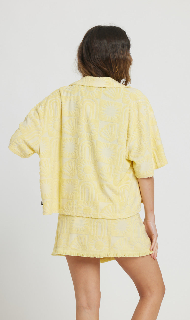 JAUNE