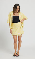 JAUNE
