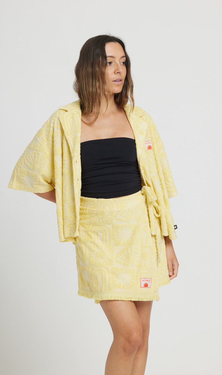 JAUNE