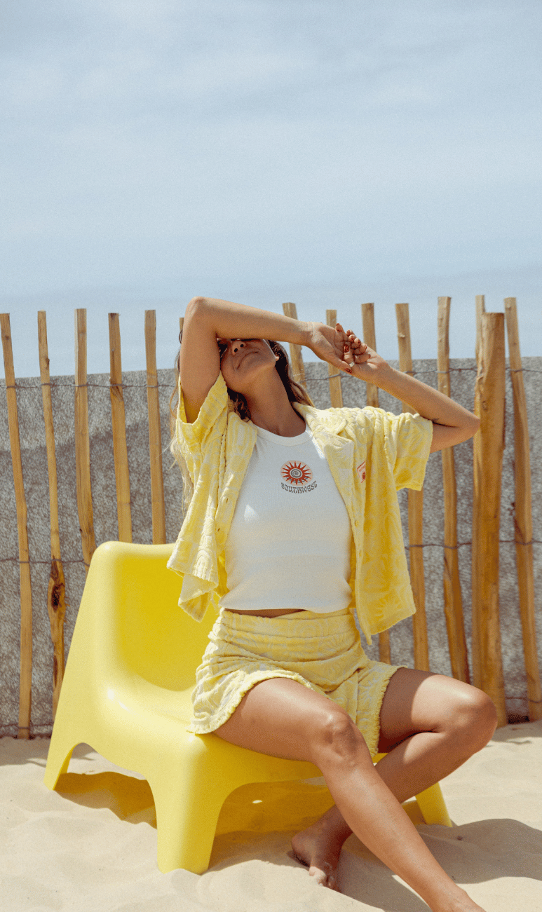 JAUNE