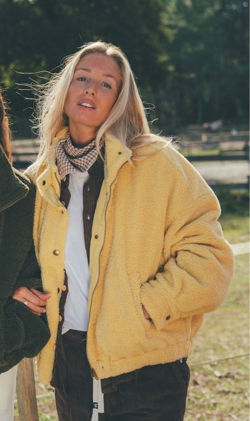 JAUNE
