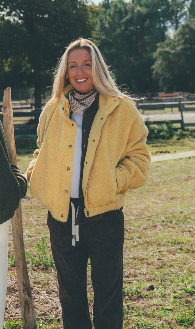 JAUNE